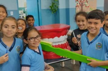 Saúde visita as escolas José Roberto Cândido da Costa e Pedacinho do Céu para orientar os bons hábitos de cuidado com os dentes