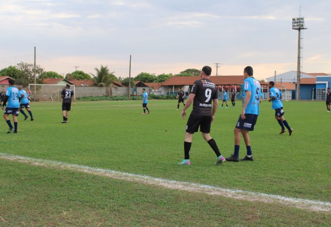 Jogo festivo traz emoção para torcedores.