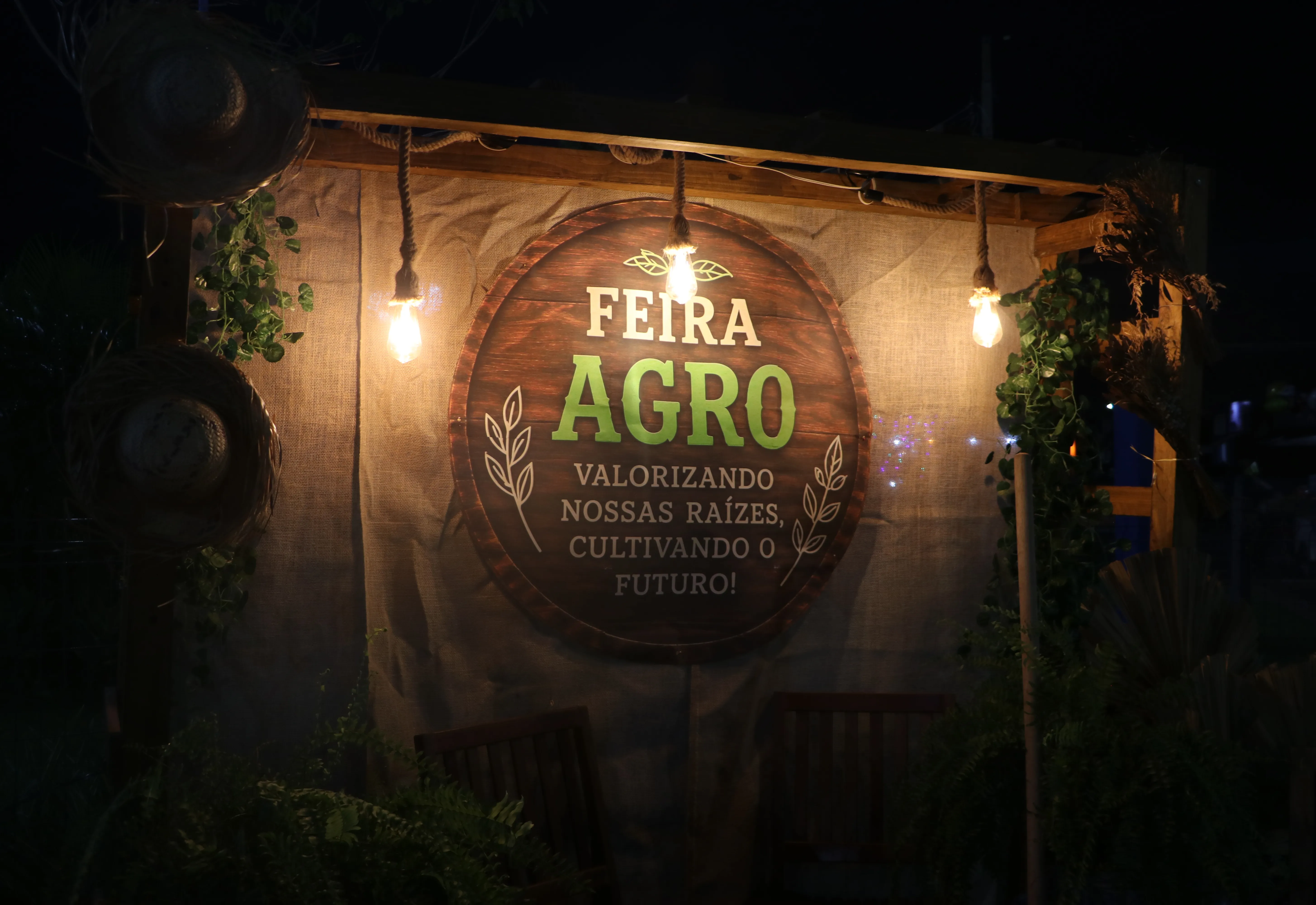 Ubarana realiza 1ª Feira Agropecuária Artesanal e movimenta a Praça da Matriz.