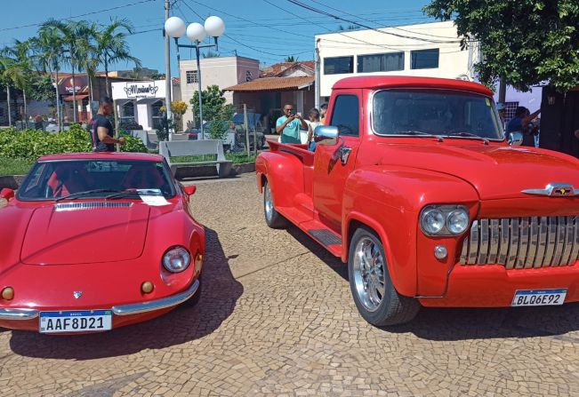 Acontece o 1° Encontro de Carros Antigos de Ubarana 