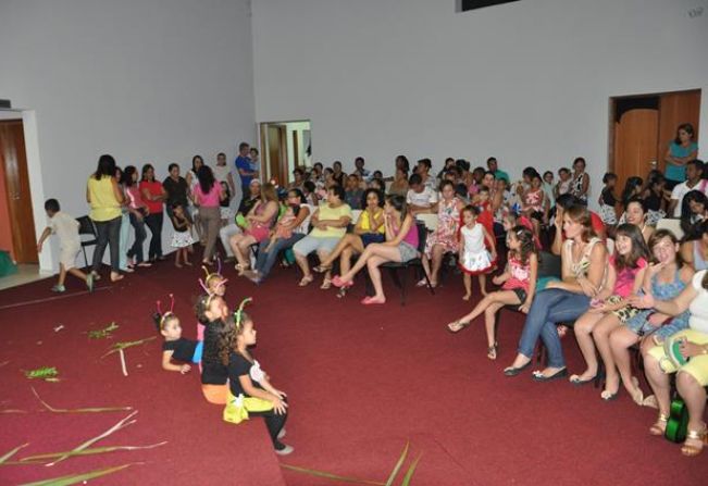 Escola Maria Rodrigues de Rezende realiza mostra de Teatro